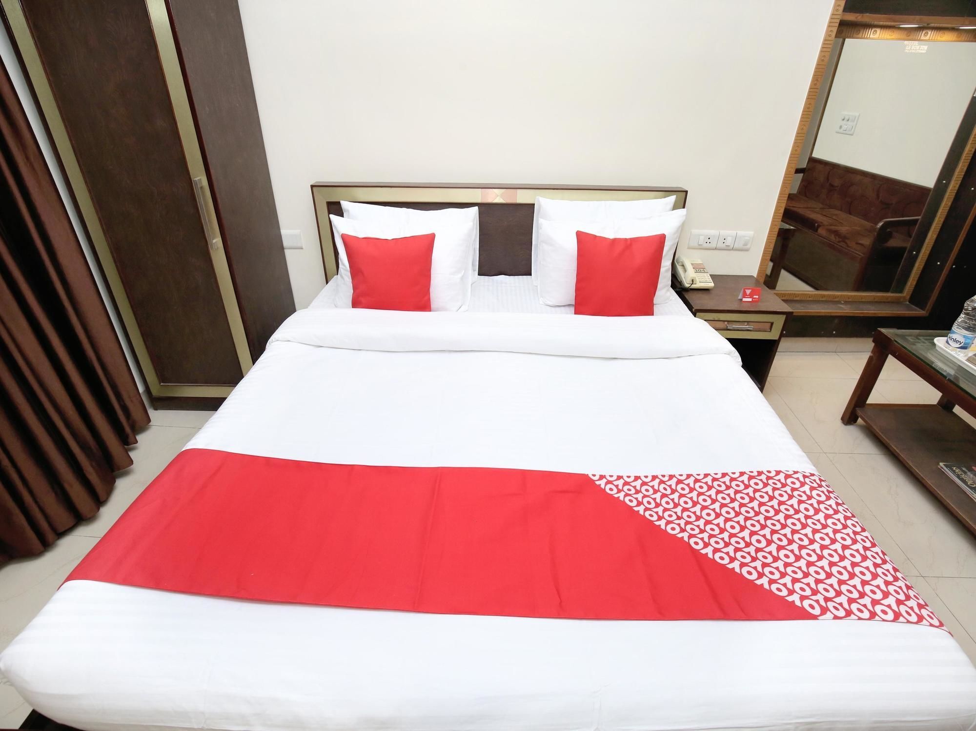 Hotel O Le Bon Ton Ludhiana Exterior foto